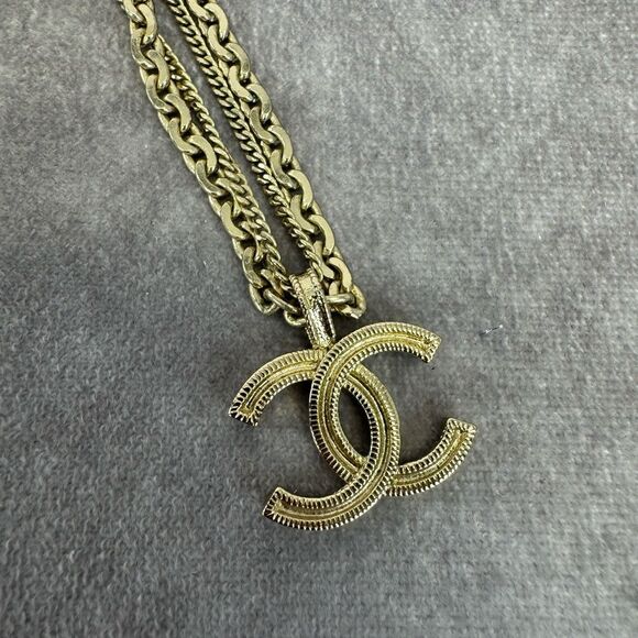 Chanel 21P Metal Double Layer Embossed Necklace - Picture 12 of 14